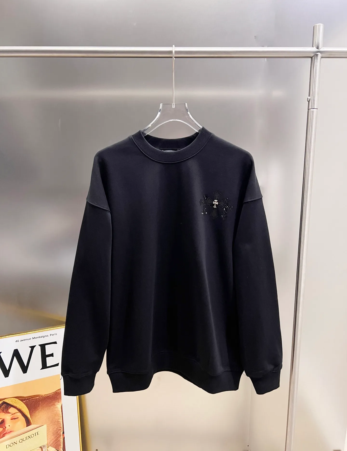 🅿️280 CH Crowe 2025 Autumn and Winter New Style Round Neck Long Sleeve Sweater Cross Patch Leather + Customized Hardware Metal Horseshoe Sanskrit Characters + Middle Eastern Australian Diamond Design Craftsmanship The real thing is great🔥Same style for men and women, loose version Size S M L XL XXL Five sizes Black White